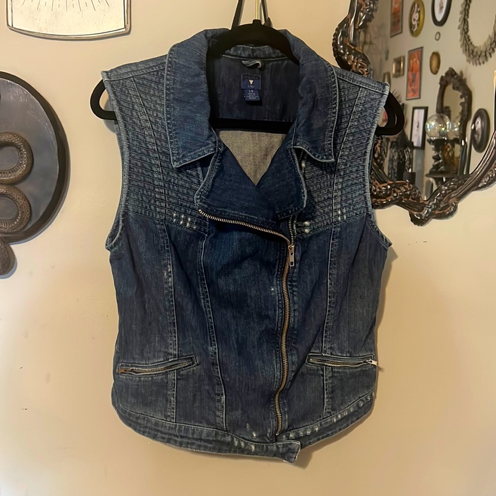 Guess size large distressed sleeveless jean jacket vest